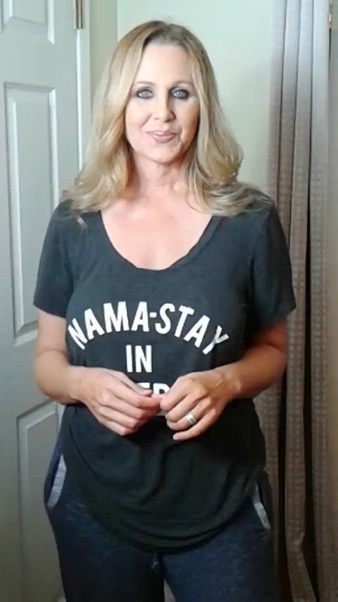 julia ann milf solo tits vertical gif