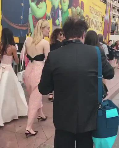 Even a dress can't hide the jiggling of Elle fanning's ass 🍑