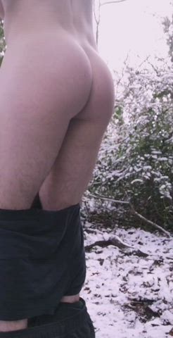 25, Just a UK boy naked in the snowy woods, alone 😉