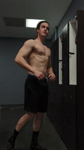 Muscle god looking for a couple of men to climb me 