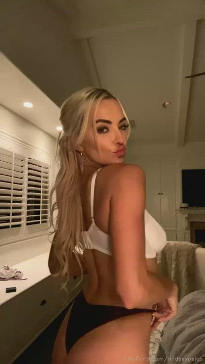 Big Tits Blonde Pawg Pretty White Girl gif