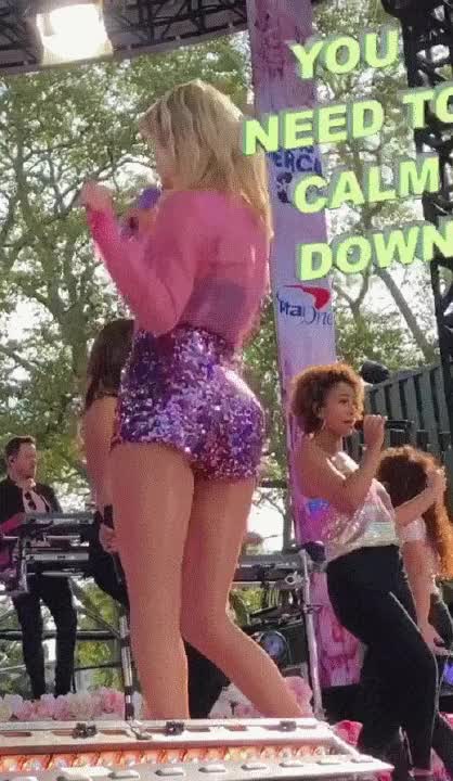 Celebrity Taylor Swift gif