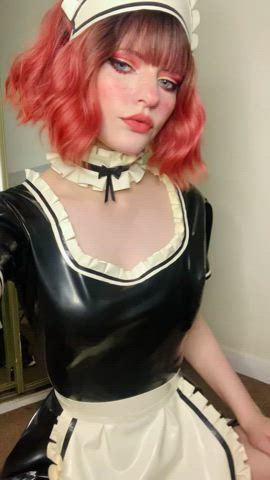 Latex maid here to serve you master 🖤🤍