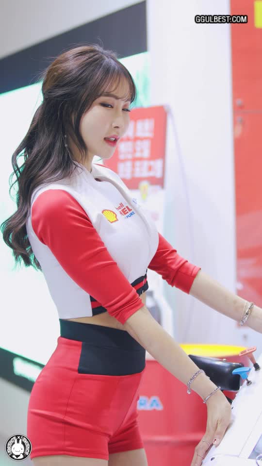 Racing model Yoo Rian Zipper .gif