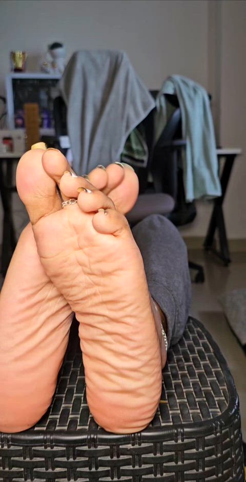 Indian scrunched soles play