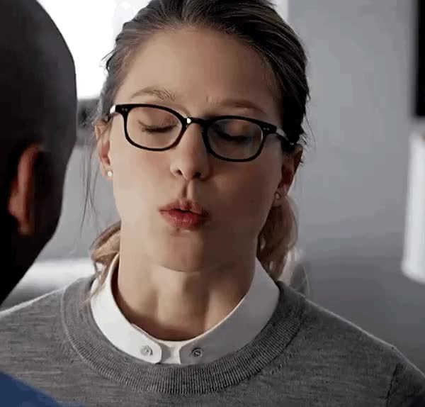 Kara whenever she’s around a BBC... [Melissa Benoist]