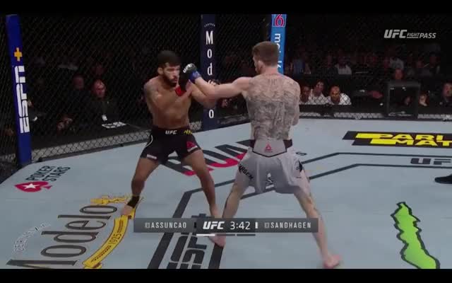 Sandhagen |Assuncao| 1-4 step through = Makes adjustment to avoid counter