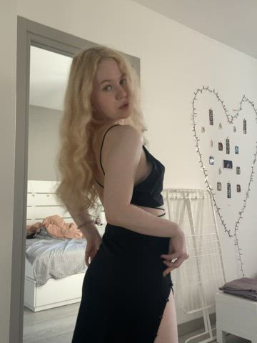 ass blonde curly hair onlyfans gif