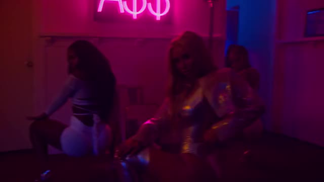 Iggy Azalea - Kream ft. Tyga (Official Music Video)