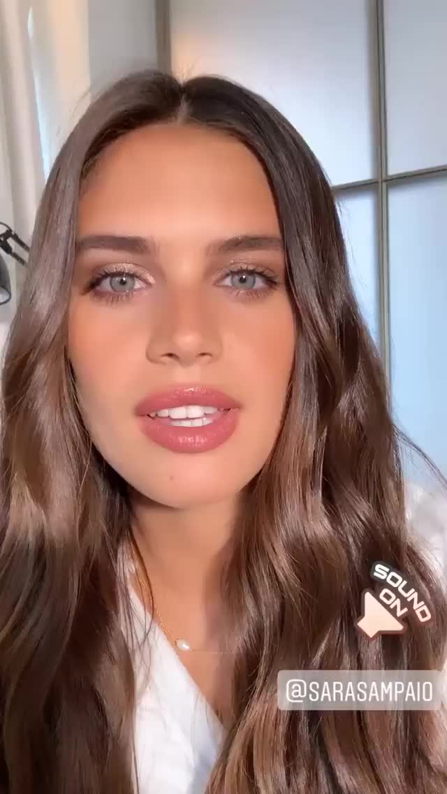 Sara Sampaio gif