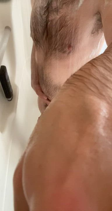 A bit of ass in the shower 🚿