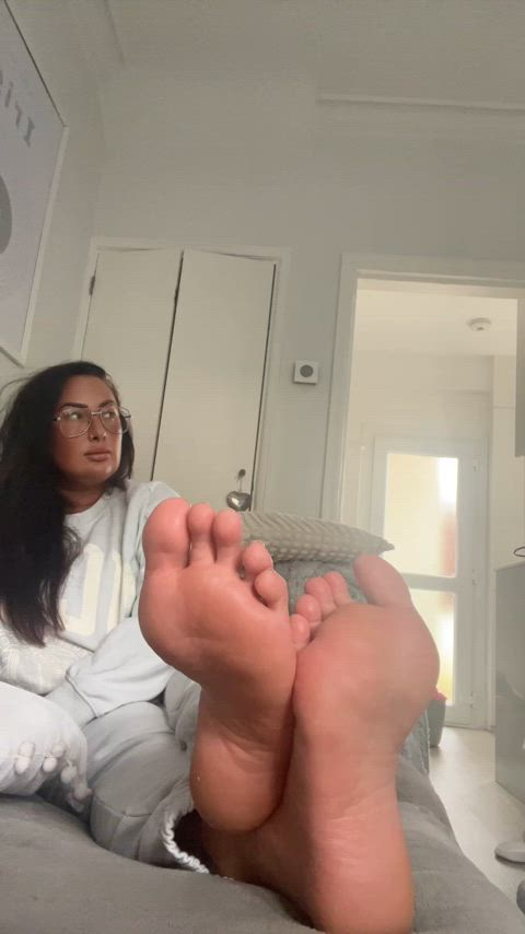 bored and ignored dirty feet dominatrix feet feet fetish foot fetish foot worship