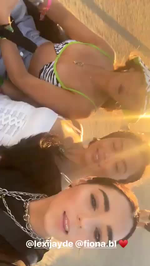 Alexis Jayde Burnett, Fiona Barron and Indiana Massara - Coachella 2019