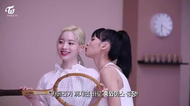 Dahyun+Momo1