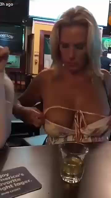 MILF Bar Tits Show