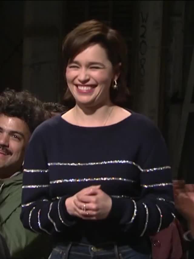 Emilia Clarke snl 1.webm (2)