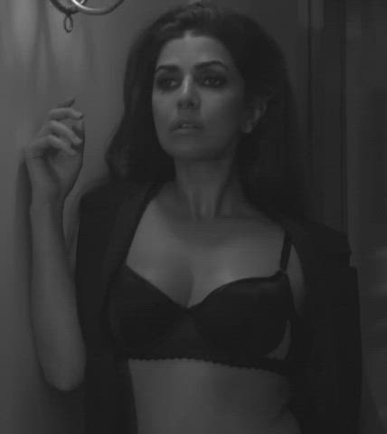 bollywood bra celebrity cleavage milf gif