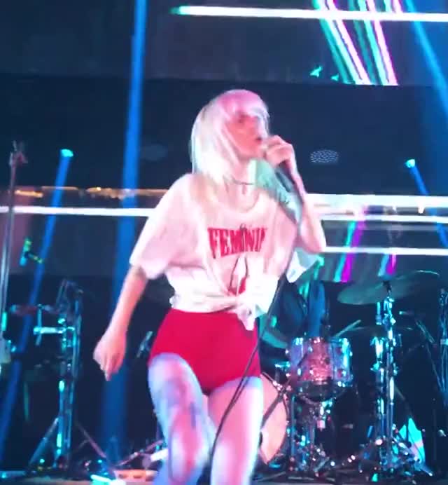 Hard Times LIVE - Paramore 1