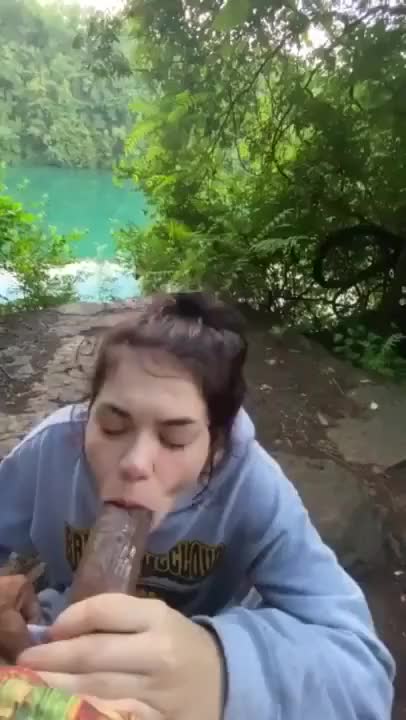 [Pornwtube.com] Cocksucking at idyllic location