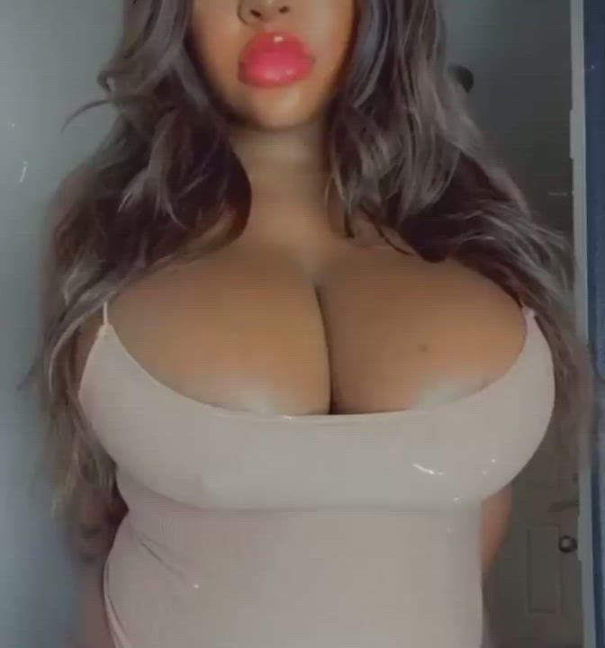 Bouncing Tits Lips Tits gif