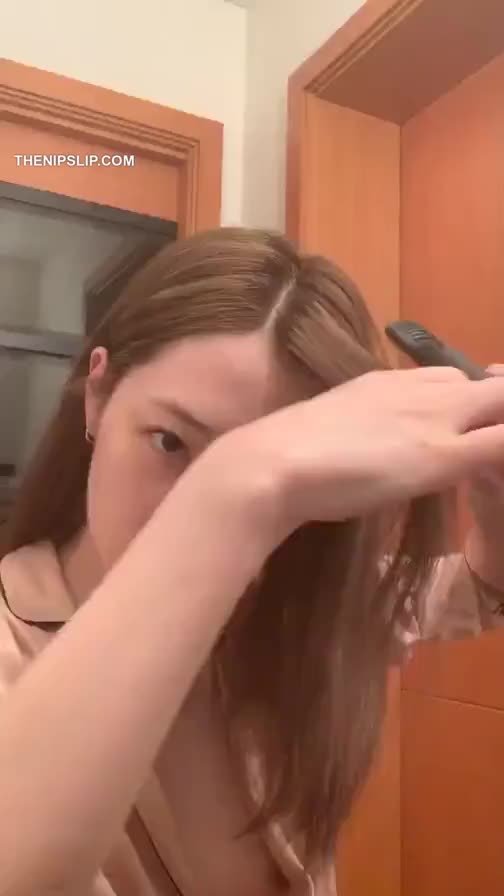 Sulli Choi Nip Slip on Instagram Live!