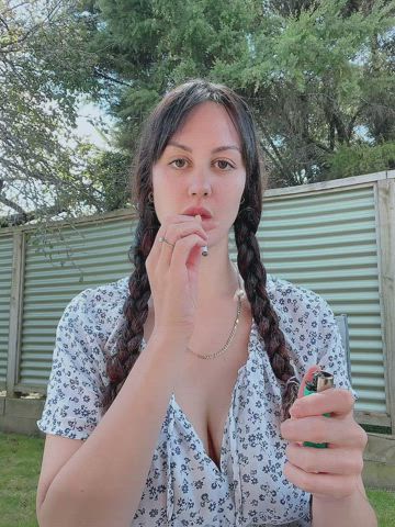 Smoking in the avo sun 🌞 ☺️