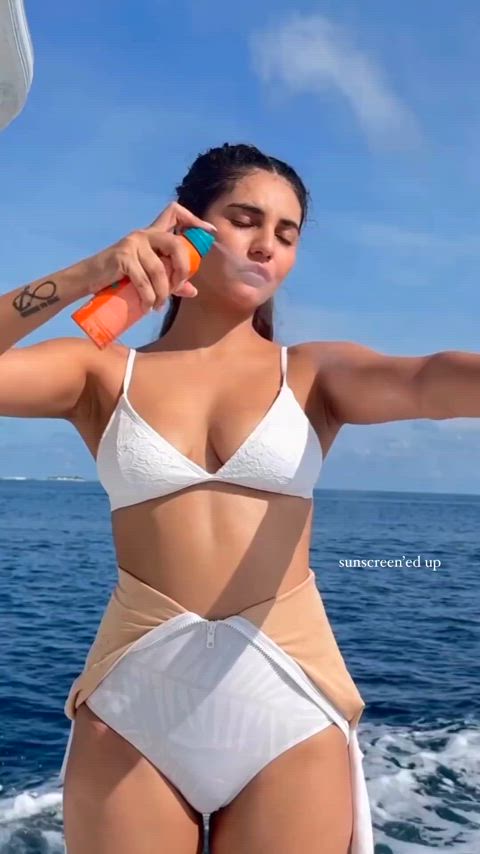 bikini bollywood cleavage natural tits r/bodyshots just-boobs thick-booty gif