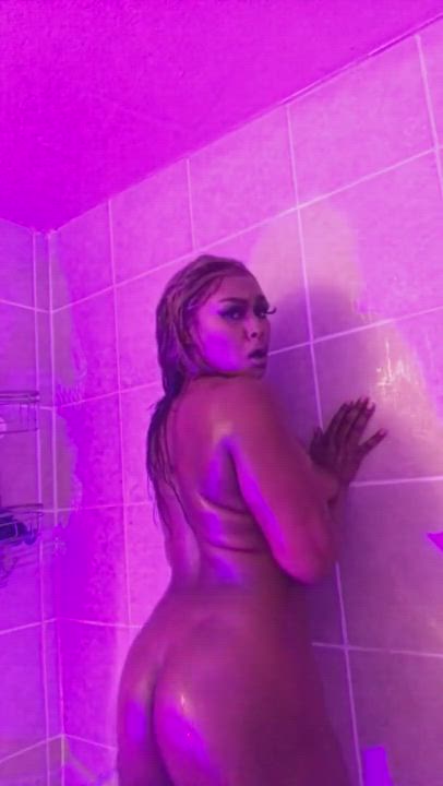 fat ass, shower clapping