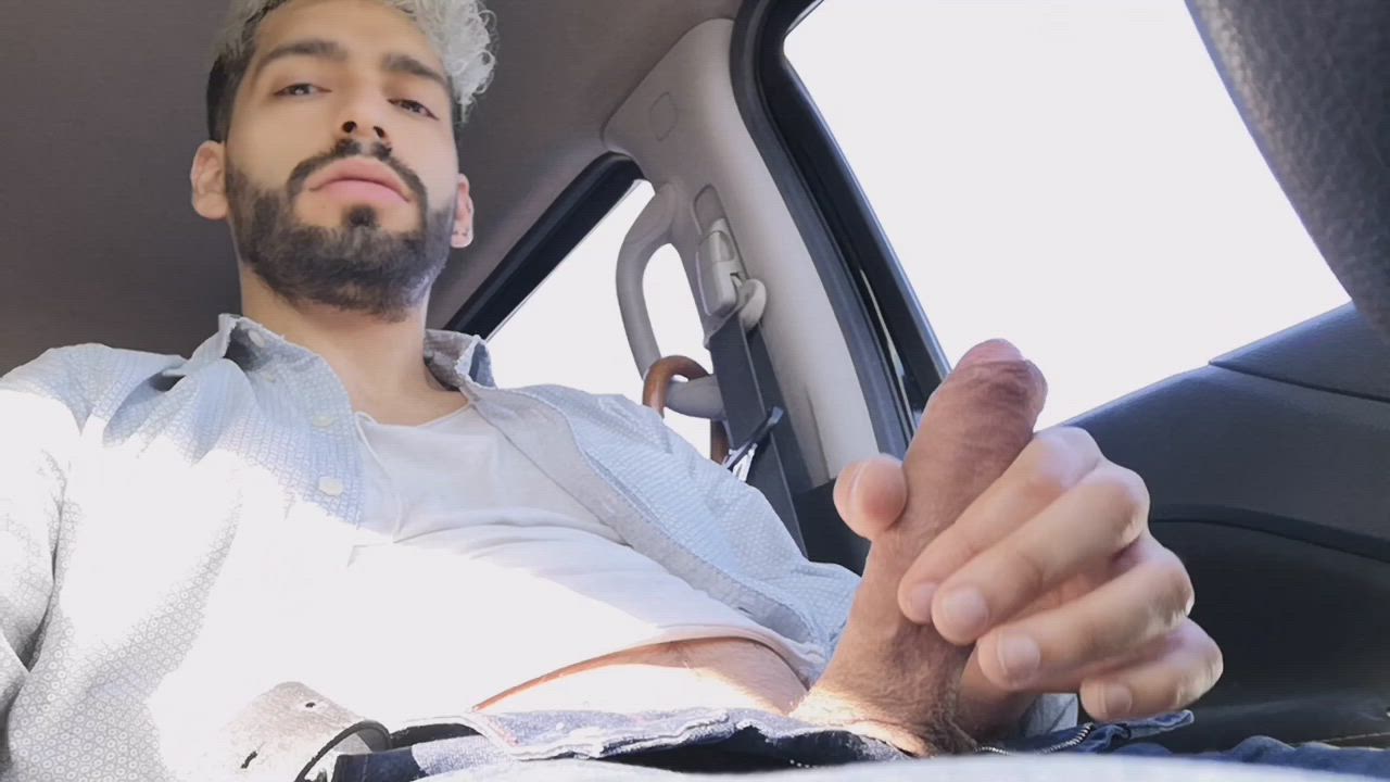 I love cumming in the car ?