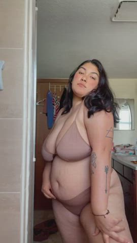 busty chubby thick gif