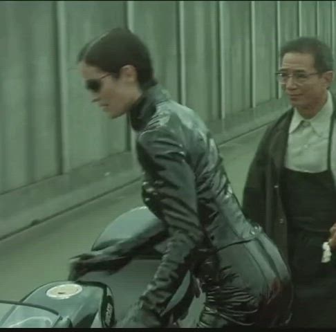 ass big ass carrie-anne moss gif