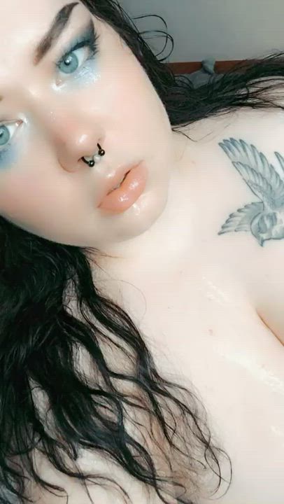 Big Tits Blue Eyes Chubby Cute Goth Pale Saliva Spit gif