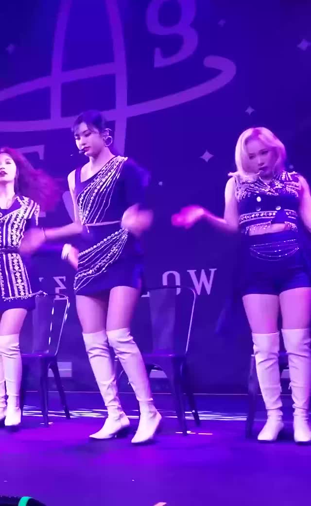 EVERGLOW - Moon Live - New Jersey - Live - 200313 - 4k Fancam (2160p 30fps VP9 LQ-128kbit