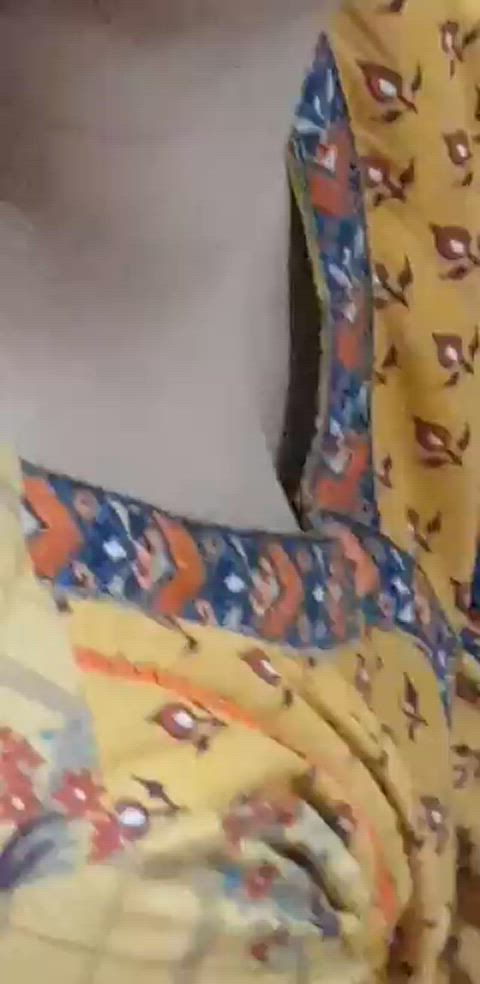 candid cleavage desi indian mom gif