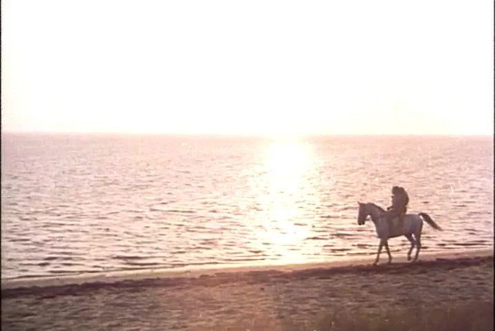 Group - Mädchen, die nach Liebe schreien (CH1973) - Couple on a horse overlooking...