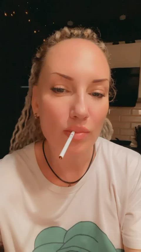 Smoke milf lover ?