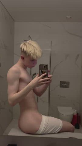 Twink 18, Am I hot boy?