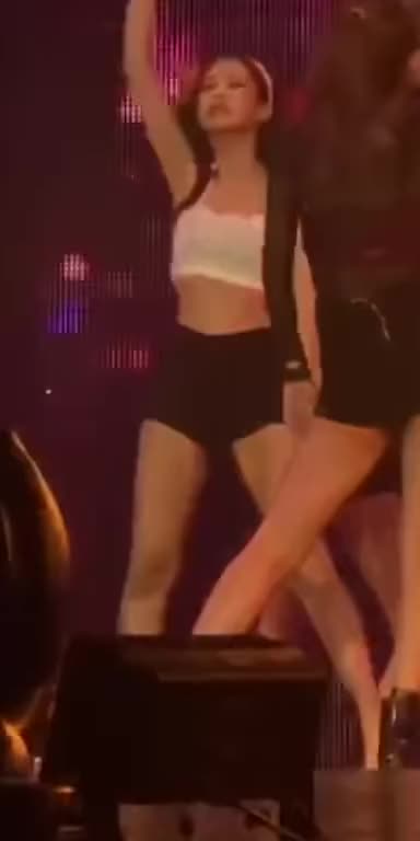 BLACKPINK - JENNIE