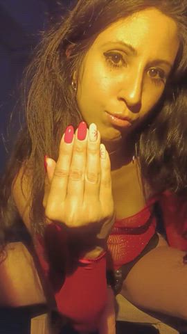 Red nails, do you like it?