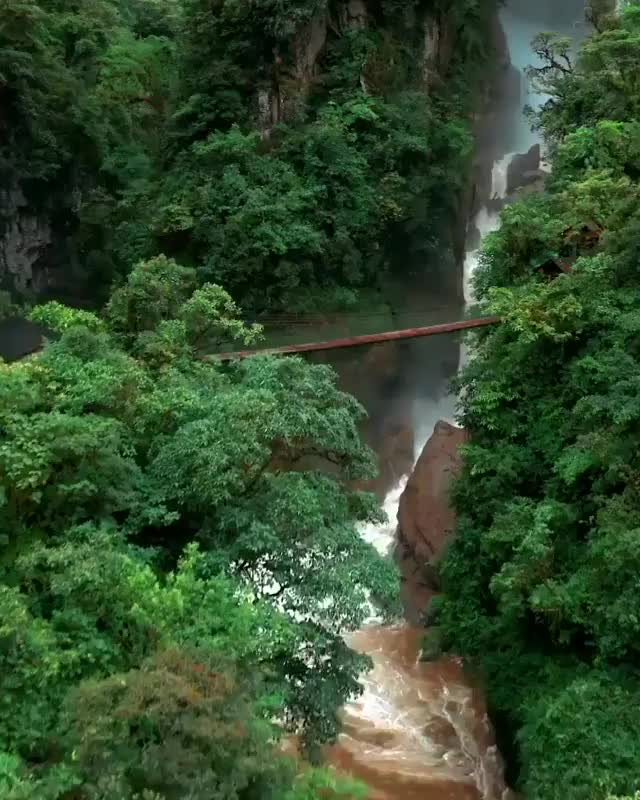 Pailón del Diablo, Ecuador