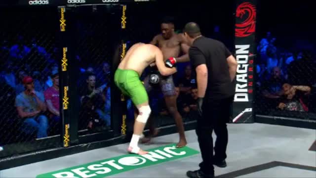 Justin Smith def Pietie Coxen via technical sub, standing guillotine