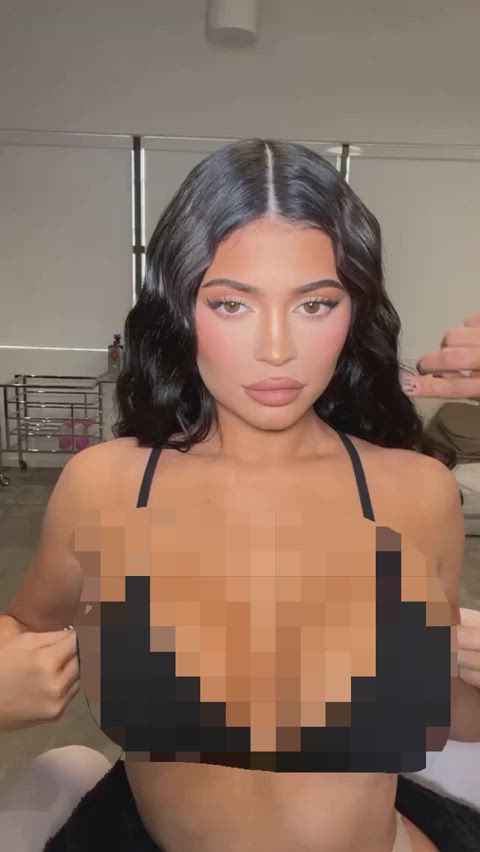 beta betaslave censored goonette gooning kylie jenner r/gooned gif