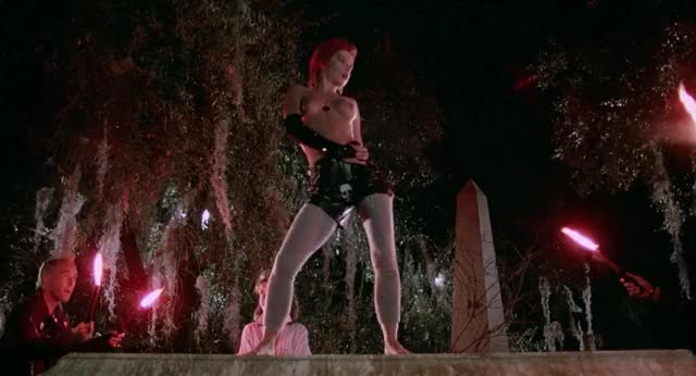 Linnea Quigley The Return of the Living Dead sc2