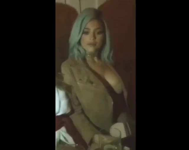 Kylie Jenner gif