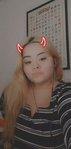 Chubby slut looking for girls who wanna let me lick their pussy :3 lol ♥