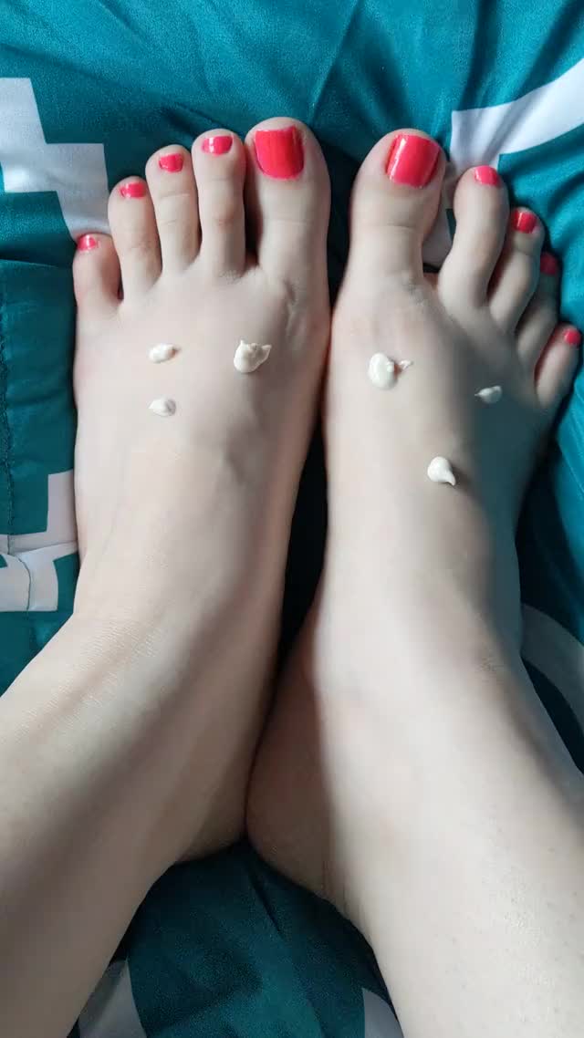 Foot moisturizer