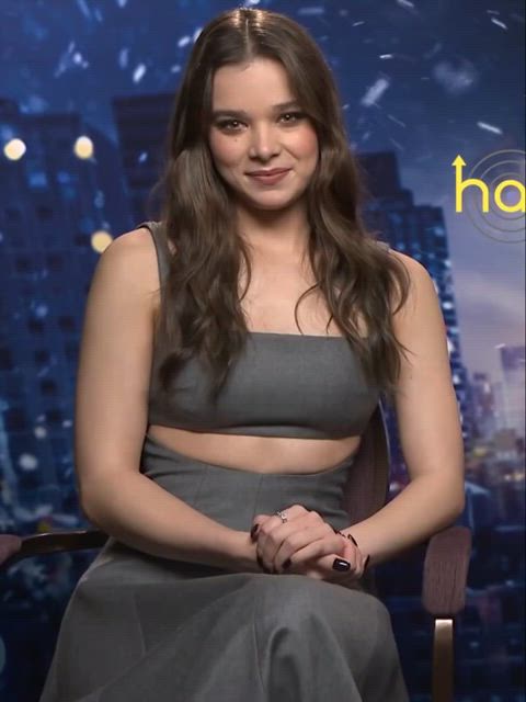 celebrity hailee steinfeld sexy voice gif