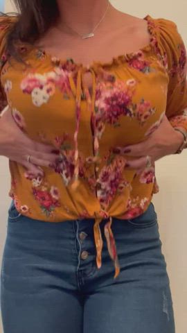 TGIF y’all! Let’s start the day off right by me flashing you 😉 [F34]