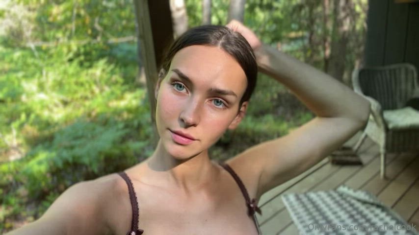 blue eyes boobs booty gif