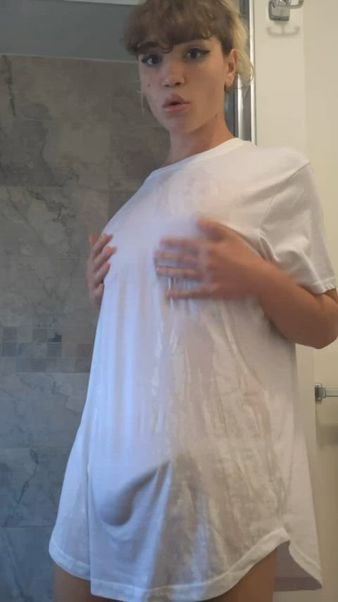 Just a big dick t-girl in her wet t-shirt :3 what would you do to me?